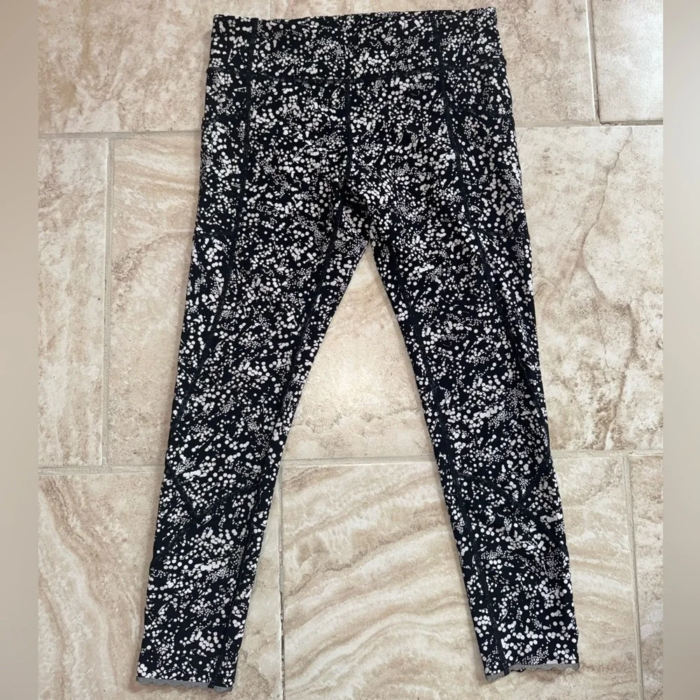 Lululemon Tight Stuff‎ Tight II Splatter White Black / Black Size 8